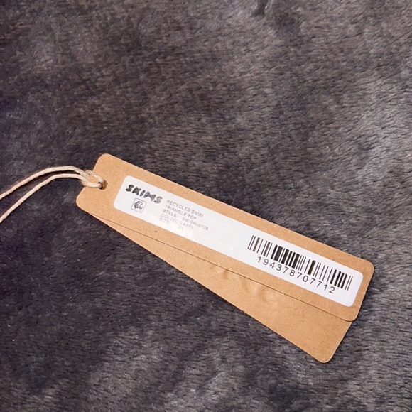 SKIMS Swimsuit Set Taffy SizeXL Top and XL Bottoms - Picture 5 of 5